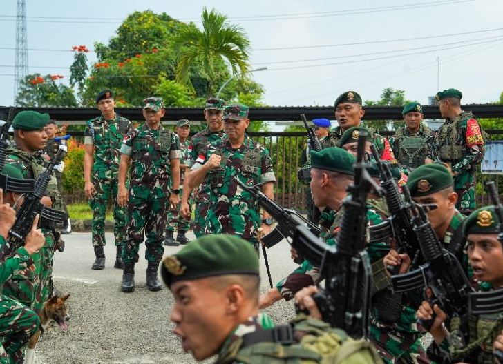 Photo of Hadir di Ujung Negeri, Pangdam XII/Tpr Beri Motivasi Prajurit Pos Gabma Temajuk