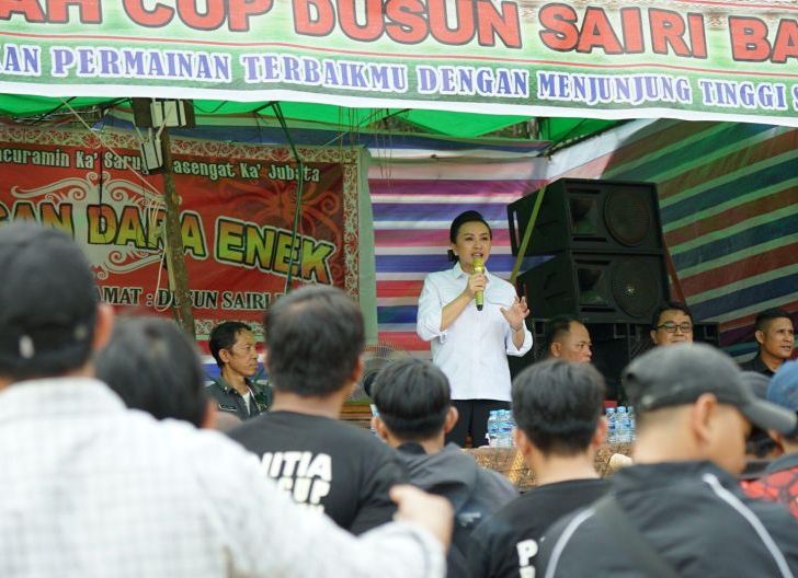 Photo of Antisipasi Kemarau, Karolin Ajak Petani Landak Atur Waktu Tanam
