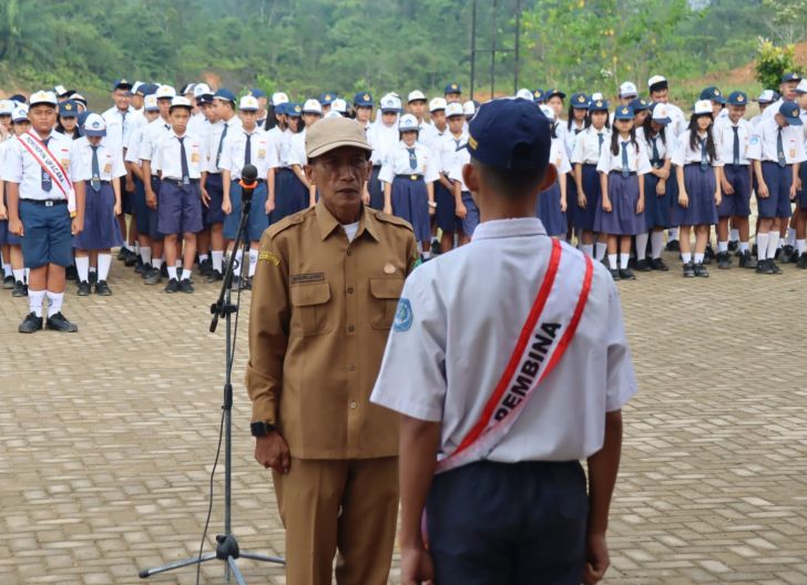 Photo of Disdikbud Bengkayang Tekankan Budaya Sekolah Aman dan Nyaman pada Hari Pertama Masuk Pascalebaran