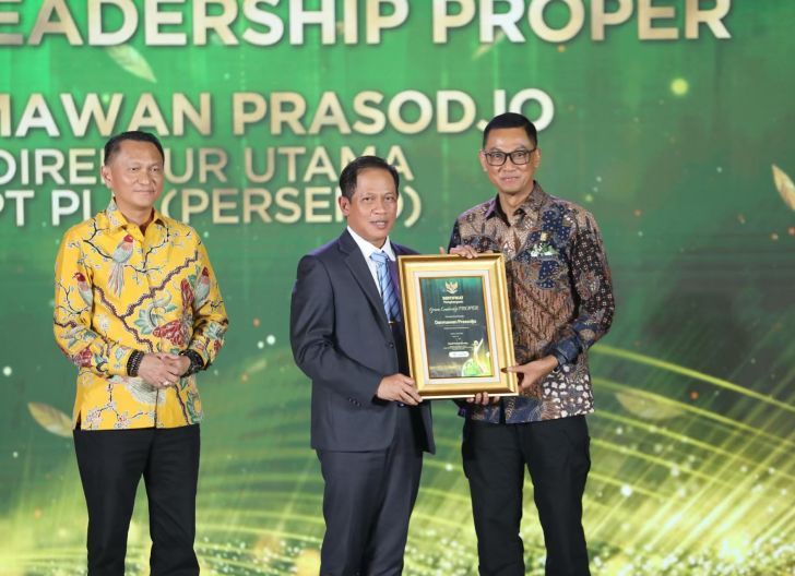 Photo of Dirut PLN Darmawan Prasodjo Raih Penghargaan Green Leadership, PLN Borong 11 PROPER Emas KLH 2025