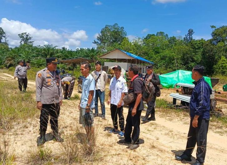 Photo of Polsek Mukok Tegaskan Kabar PETI di Desa Inggis Hoaks