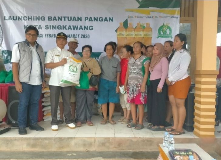Photo of Penyerahan Bantuan Pangan di Singkawang Timur