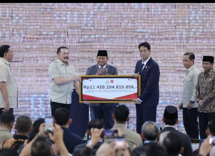 Photo of Penyerahan Uang Total Rp11,4 Triliundan Penguasaan Kembali Kawasan Hutan Tahap VI oleh Satgas PKH
