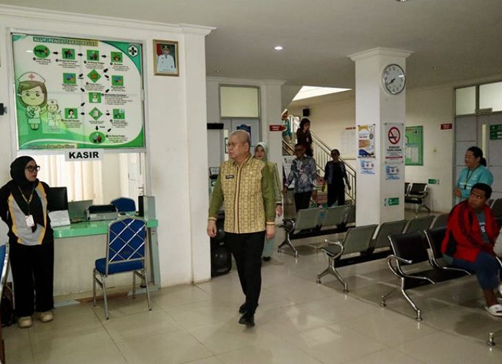 Photo of Sekda Kalbar Turun Lapangan Pastikan Layanan Tetap Optimal, ASN Mulai Kerja dari Rumah