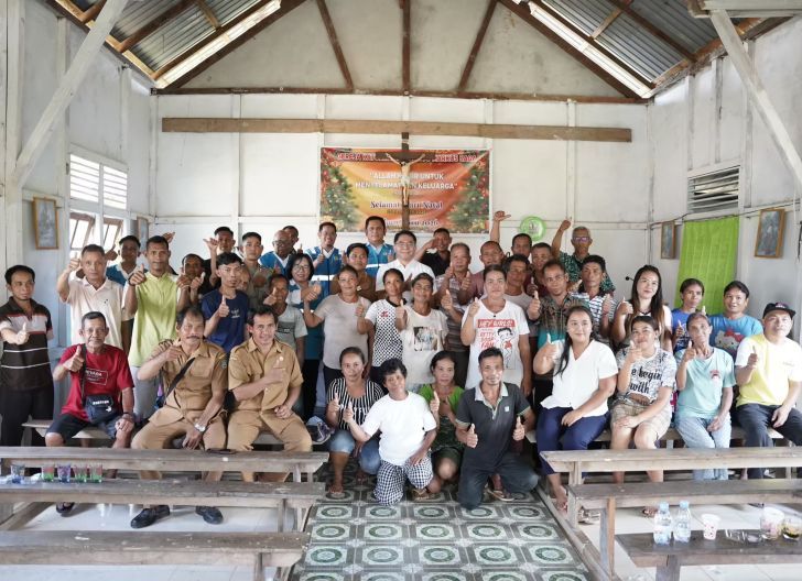 Photo of DPR RI Tinjau Pembangunan Listrik Desa di Landak, Gereja dan Warga Dusun Saga Mulai Nikmati Listrik PLN   
