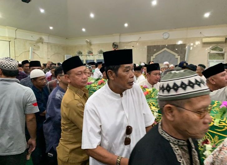 Photo of Edi Kamtono Ikut Angkat Keranda, Kenang Jasa Besar Prof Thamrin Usman