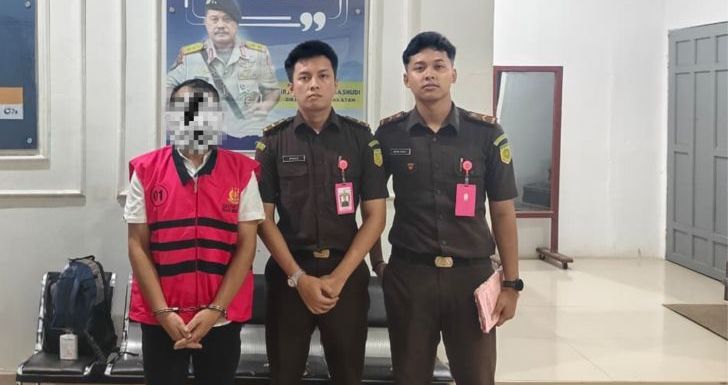 Kejari Bengkayang Tahan Tersangka Korupsi Proyek Jalan, Kerugian Negara Rp1 Miliar