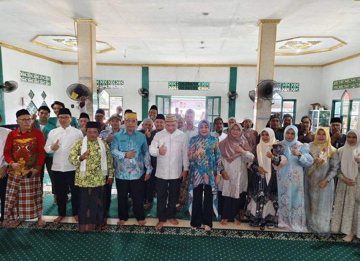 Photo of Kehangatan DWP Kemenag Kalbar di Lemukutan: Hj. Salbia Muhajirin Sapa Umat dengan Penuh Syukur dan Kebersamaan