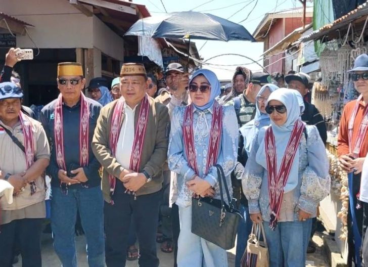 Photo of Hangatnya Sentuhan Kebersamaan: Ketua DWP Kemenag Kalbar Apresiasi Sambutan Keluarga Besar Lumukutan