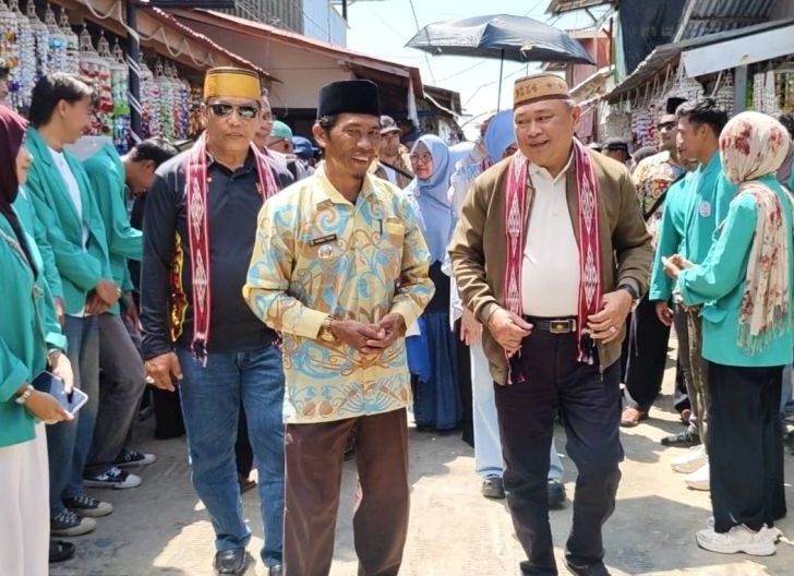 Photo of Menembus Batas Laut, Menebar Cahaya Dakwah: Kakanwil Kemenag Kalbar Bina Imam dan Khatib di Pulau Lumukutan