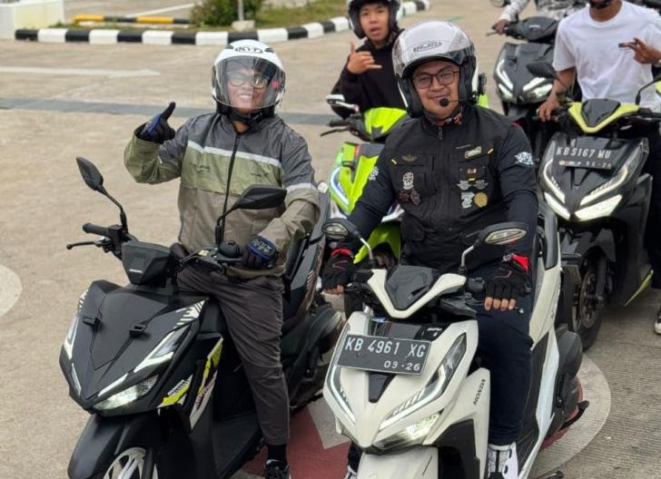 Photo of Instruktur Safety Riding Astra Motor Kalbar Berikan Tips Anam dan Nyaman Berkendara Boncengan