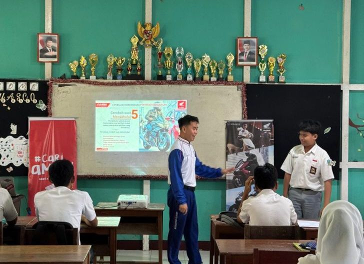 Photo of Edukasi Safety Riding Astra Motor Kalbar Sasar Pelajar SMAN 1 Singkawang, Perkuat Sinergi Bagi Negeri hingga ke Daerah 