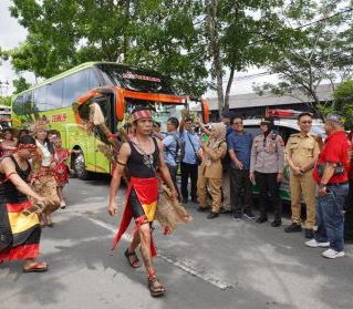 Naik Dango 2026 Simbol Budaya dan Wisata Kota, Peserta dari Malaysia Ikut Meramaikan Pawai Naik Dango ke-3 Pontianak