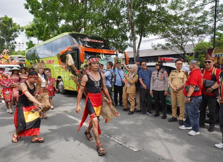 Photo of Naik Dango 2026 Simbol Budaya dan Wisata Kota, Peserta dari Malaysia Ikut Meramaikan Pawai Naik Dango ke-3 Pontianak