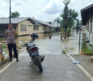 Curah Hujan Cukup Tinggi sebabkan Sungai Ensabal Sanggau Meluap, Genangan Air Capai 70 Cm
