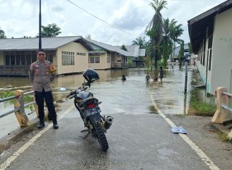 Curah Hujan Cukup Tinggi sebabkan Sungai Ensabal Sanggau Meluap, Genangan Air Capai 70 Cm