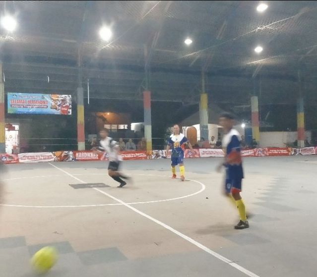Dinas Pendidikan Singkawang Taklukkan Tim Futsal PLN Dengan Skor 7-5 Dalam Rangka Hardiknas