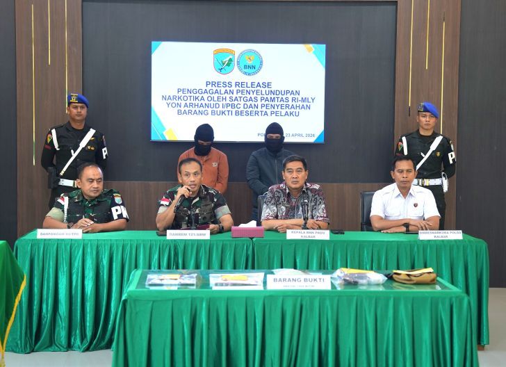 Photo of Gagalkan Penyelundupan 1.659 Butir Ekstasi di Perbatasan, Danrem 121/Abw Serahkan Pelaku dan Barang Bukti ke BNNP Kalbar