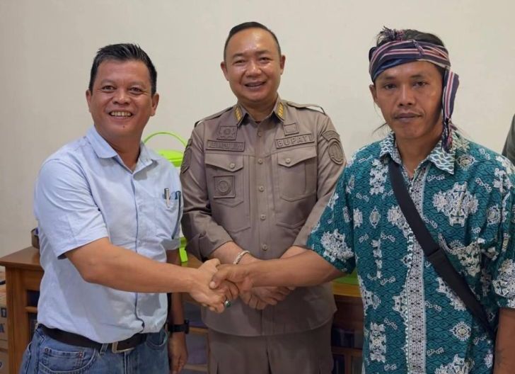 Photo of Bupati Alexander Wilyo Apresiasi Manajemen PT Mayawana Persada Selesaikan Konflik