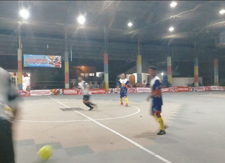 Photo of Dinas Pendidikan Singkawang Taklukkan Tim Futsal PLN Dengan Skor 7-5 Dalam Rangka Hardiknas