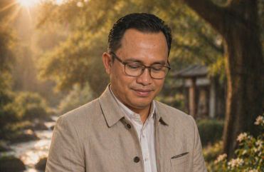 MERUNDUK AGAR YANG LAIN TEGAK