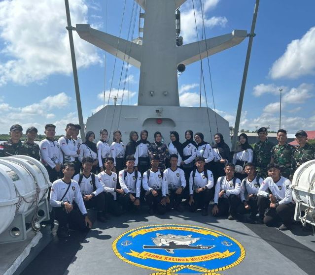 Kodaeral XII Tanamkan Semangat Kebaharian, Calon Paskibraka Ketapang Kunjungi KRI Sembilang-850