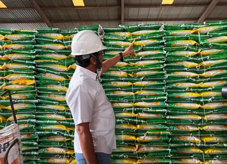 Photo of Stok Beras BULOG Kalbar Mencapai 12,5 Ribu Ton, Wujudkan Swasembada Pangan Nasional 5 Juta Ton
