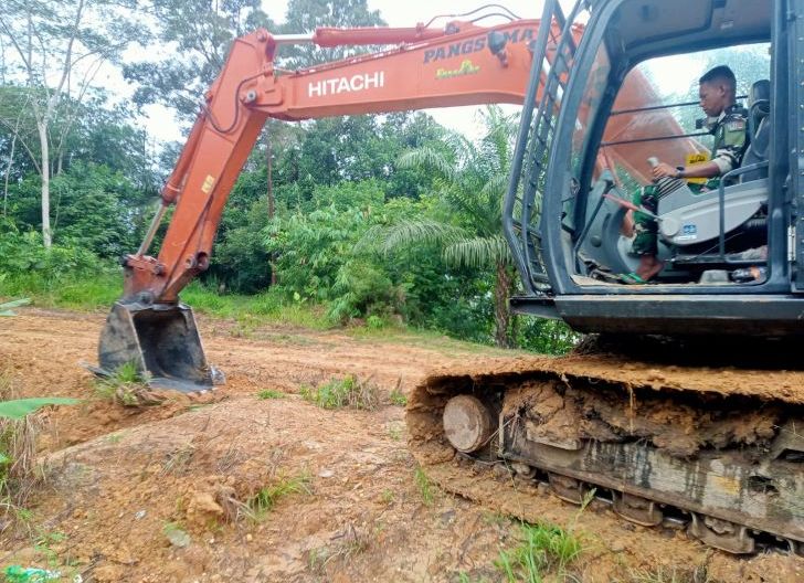 Photo of Kodim 1204/Sanggau Wujudkan Jalan Impian Warga Lewat TMMD 