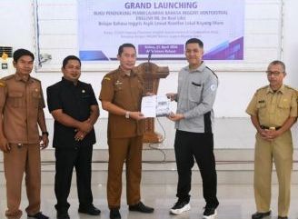 Sekda Kayong Utara Luncurkan Buku Pendukung Pembelajaran Bahasa Inggris Tingkat SMP