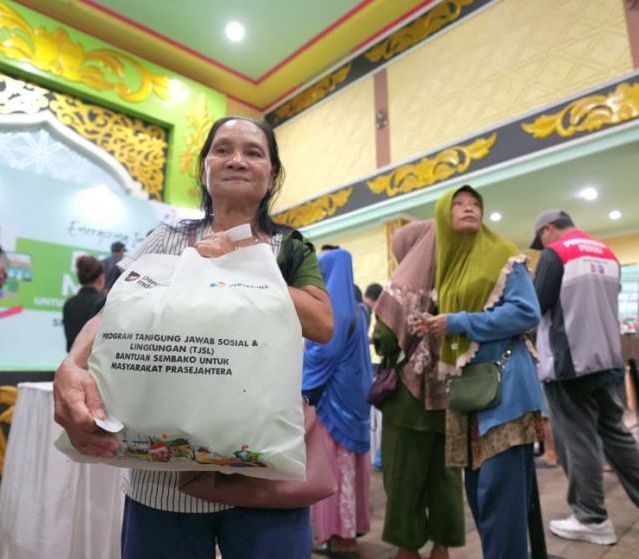 Pertamina Patra Niaga Regional Kalimantan Gelar Pasar Murah di Sintang, 1.000 Paket Sembako untuk Masyarakat Pra-Sejahtera