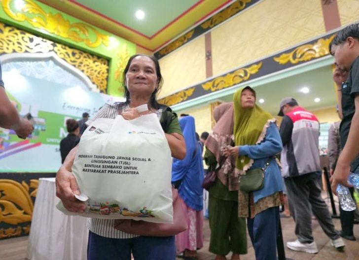 Photo of Pertamina Patra Niaga Regional Kalimantan Gelar Pasar Murah di Sintang, 1.000 Paket Sembako untuk Masyarakat Pra-Sejahtera