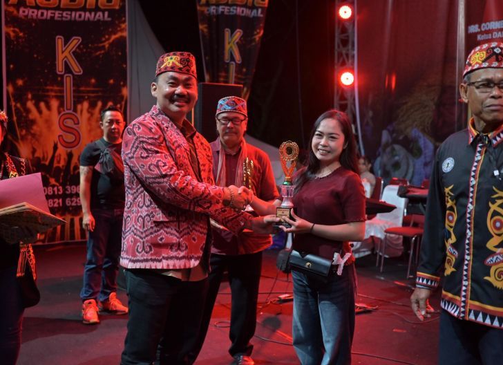 Photo of Apresiasi Tokoh Dayak, Naik Dango ke-3 Pontianak Catat Kesuksesan dengan Gaung Internasional dan Lonjakan Wisatawan Mancanegara