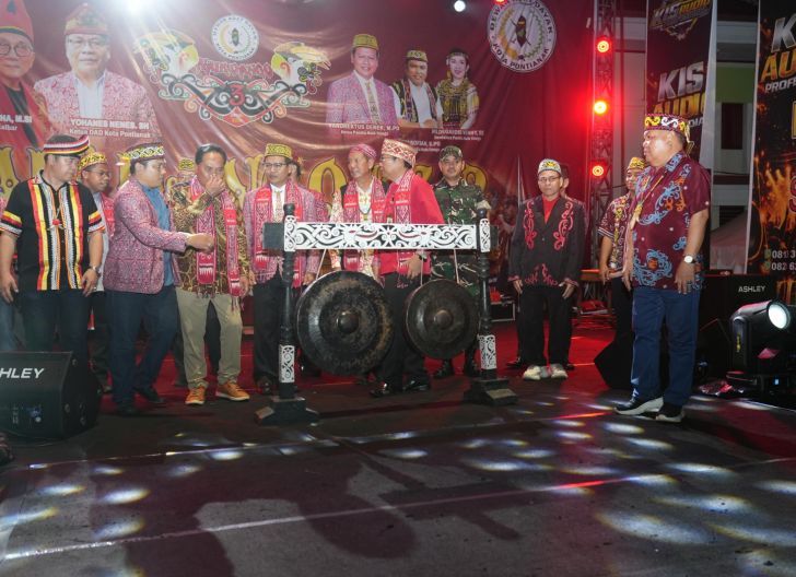 Photo of 50 Ribu Pengunjung Padati Penutupan Naik Dango ke-3 DAD Pontianak, Bukti Kuatnya Daya Tarik Budaya Dayak