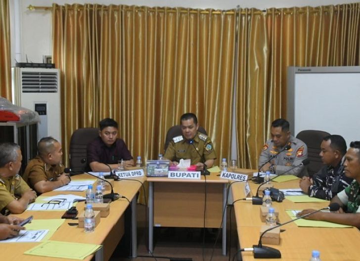 Photo of Pilkades Serentak Kayong Utara Ditunda