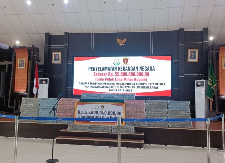Photo of Kejati Kalbar Pamerkan Lagi Uang Rp55 Miliar Penyidikan Korupsi Tambang Bauksit