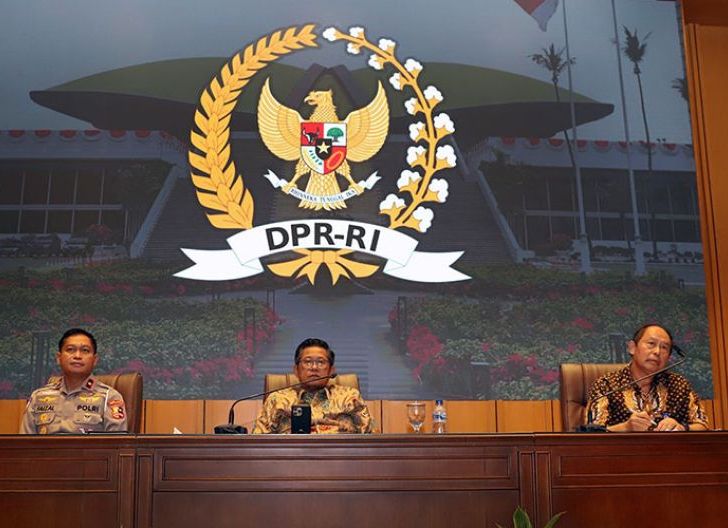 Photo of Tragedi KRL Vs Argo Bromo di Bekasi, Komisi V DPR Desak Pemerintah Perbaiki Sistem Keselamatan Otomatis dan Perlintasan Sebidang