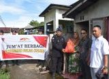 Photo of Jumat Berkah Satbrimob Polda Kalbar Salurkan Sembako untuk Warga Kurang Mampu