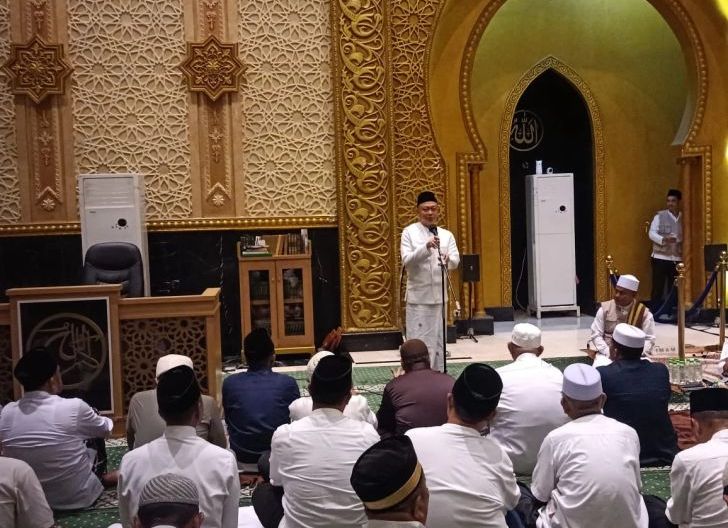 Photo of Pesan Wali Kota untuk Jemaah Calon Haji pada Istigasah Akbar, Edi Minta Jaga Nama Baik Pontianak