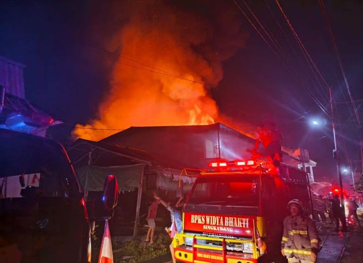 Photo of Empat Ruko di Singkawang Terbakar