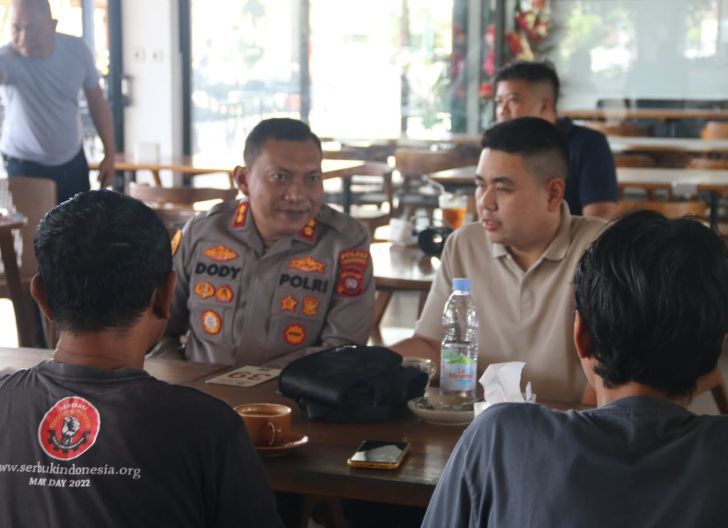 Photo of Polres Singkawang Pererat Silaturahmi dengan SERBUK, Mayday 2026 Diisi Kegiatan Positif dan Humanis