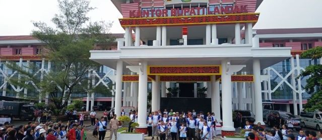 Diwakili Pasi Log, Dandim 1210/Landak Hadiri Peringatan May Day di Kantor Bupati