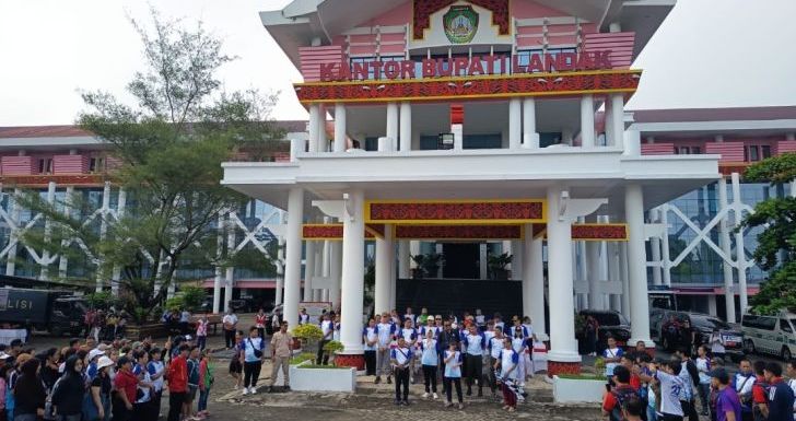 Diwakili Pasi Log, Dandim 1210/Landak Hadiri Peringatan May Day di Kantor Bupati