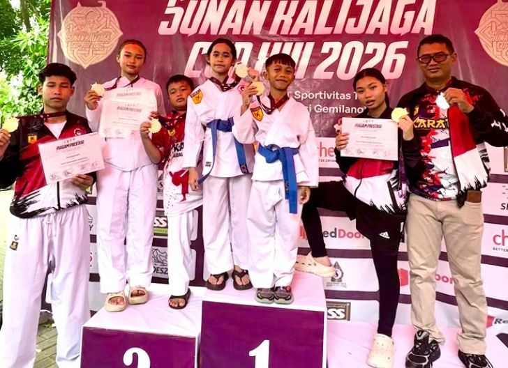 Photo of Karate Bengkayang Tembus 10 Besar Nasional, Raih 13 Medali