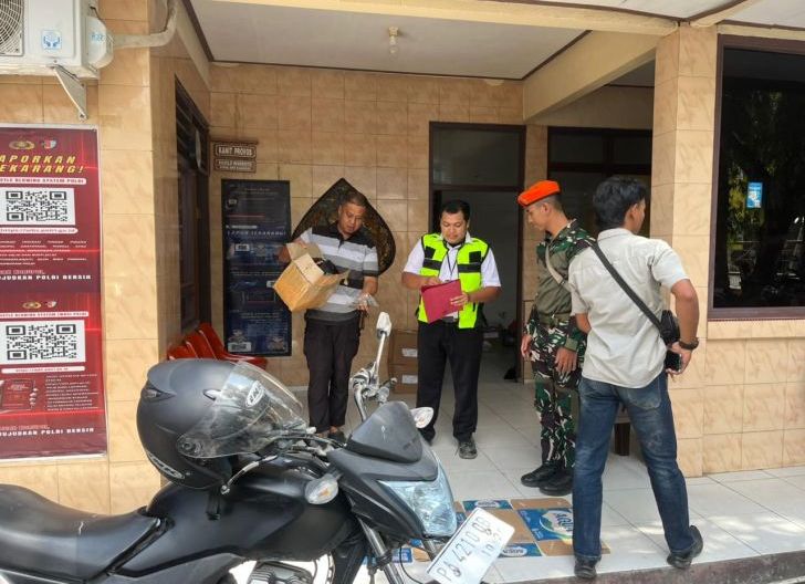 Photo of Petugas Gabungan Korpasgat dan Avsec Gagalkan Penyelundupan 20 Gram Ganja di Bandara Sentani