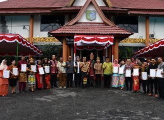 Pemkab Sintang Gelar Upacara Peringatan Hardiknas 2026