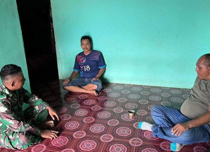 Photo of Tanpa Sekat, TNI dan Warga Berbaur di Lokasi TMMD