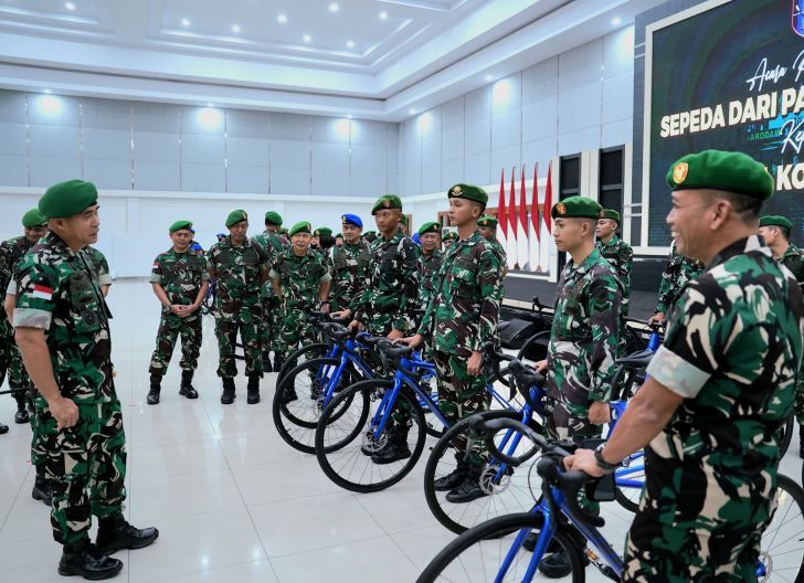 Photo of Dukung Tour de Singkawang, Pangdam XII/Tpr Bagikan 30 Unit Sepeda untuk Personel