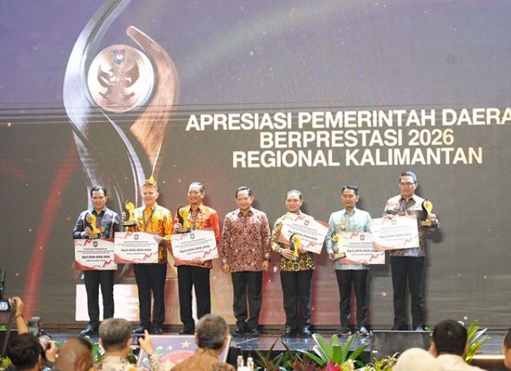 Photo of Borong Dua Penghargaan Bergengsi, Gubernur Kalbar Ria Norsan Berhasil Kendalikan Inflasi dan Inovasi Pembiayaan Kreatif