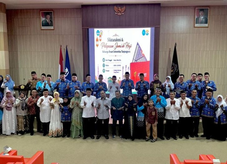 Photo of Rektor Untan Lepas 34 Calon Jamaah Haji, Doakan Kelancaran dan Kesehatan Selama Ibadah