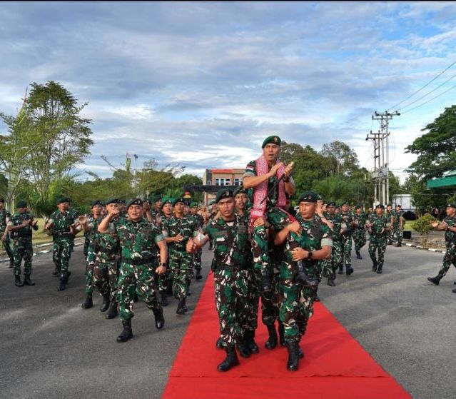 Sambangi Yonif 644/Walet Sakti, Pangdam XII/Tpr: Prajurit Infanteri Harus Mahir dan Militan